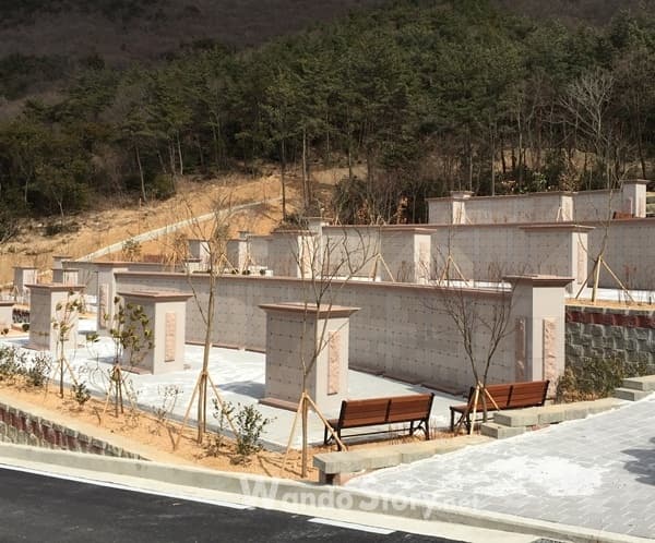 완도군추모공원 봉안담 사진
