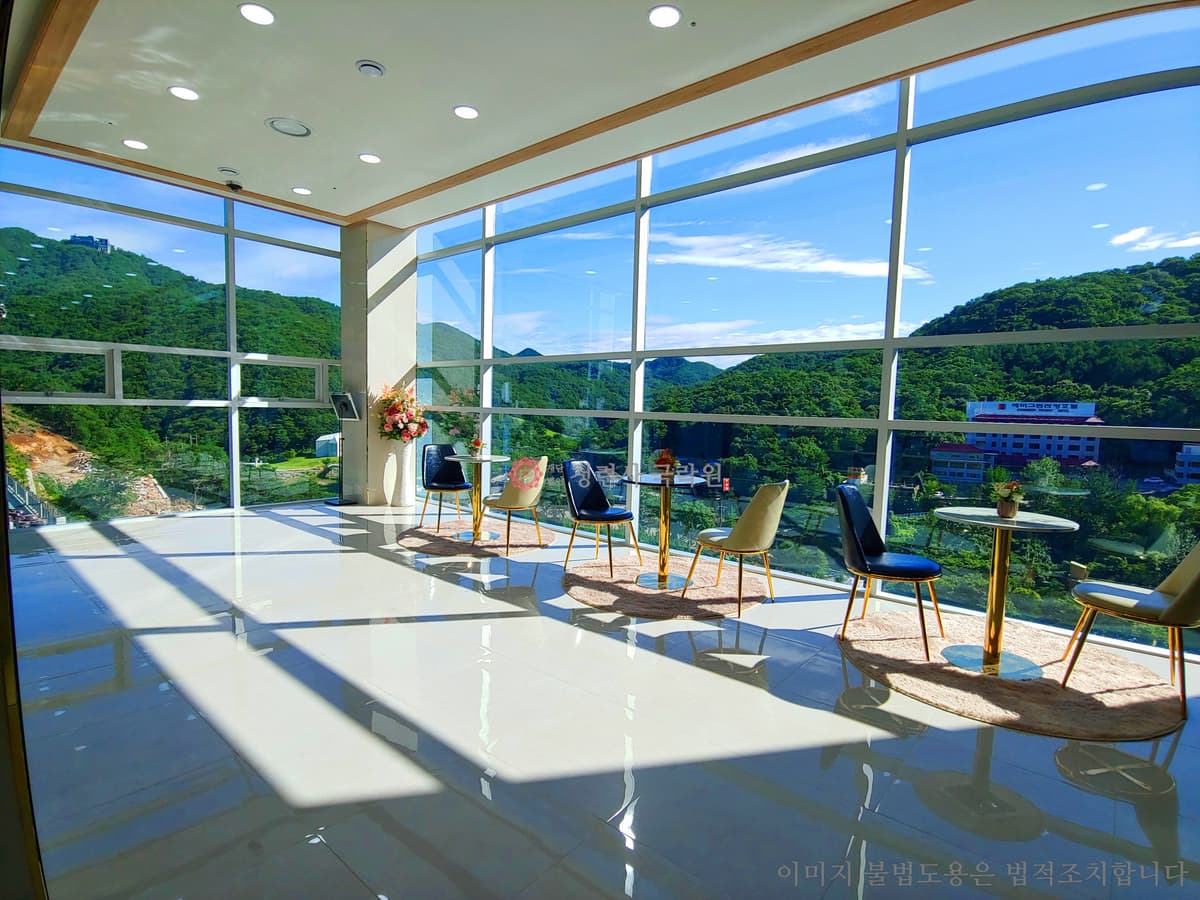 청련사 극락원 사진