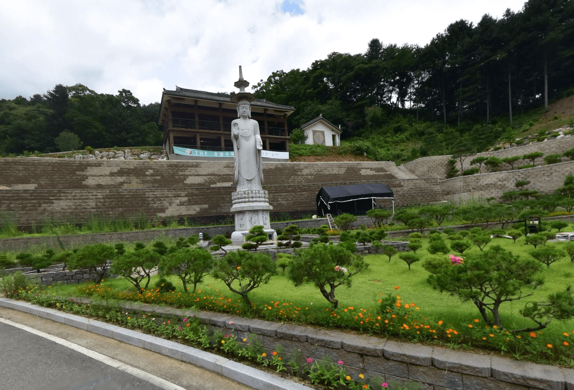팔봉사 더유일추모공원 사진