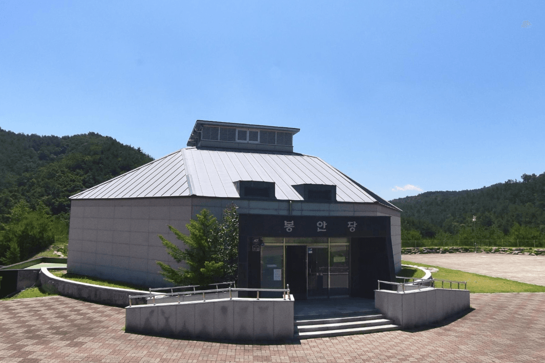 양양군공설묘원 봉안당 사진